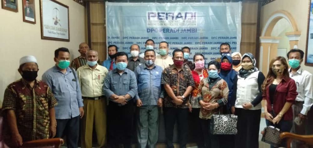 Al Haris bersama pengurus dan anggota Peradi