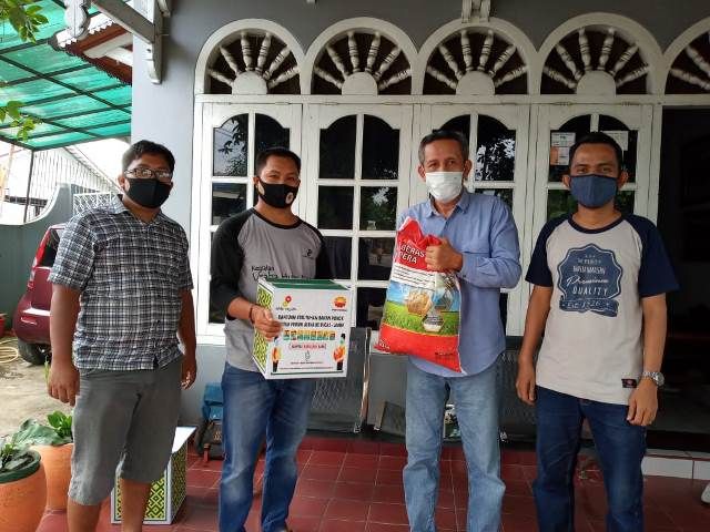 SKK Migas dan PetroChina memberikan bantuan sembako kepada wartawan yang tergabung dalam Forum Jurnalis Migas (FJM)