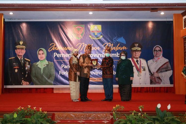 Jamuan Makan Malam bersama Pangdam II Sriwijaya, Mayjen TNI Agus Suhardi, di Auditorium Rumah Dinas Gubernur Jambi, Selasa (9/9/2020) malam.