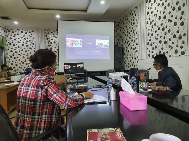 Komisi IV DPRD KOTA Jambi melaksanakan Rapat Virtual ( zoom meeting ) dengan Mitra Kerja nya yaitu Dinas Kesehatan Kota Jambi & RS. Abdul Manaf untuk membahas penanganan Covid-19 di Kota Jambi.selasa(06/10).