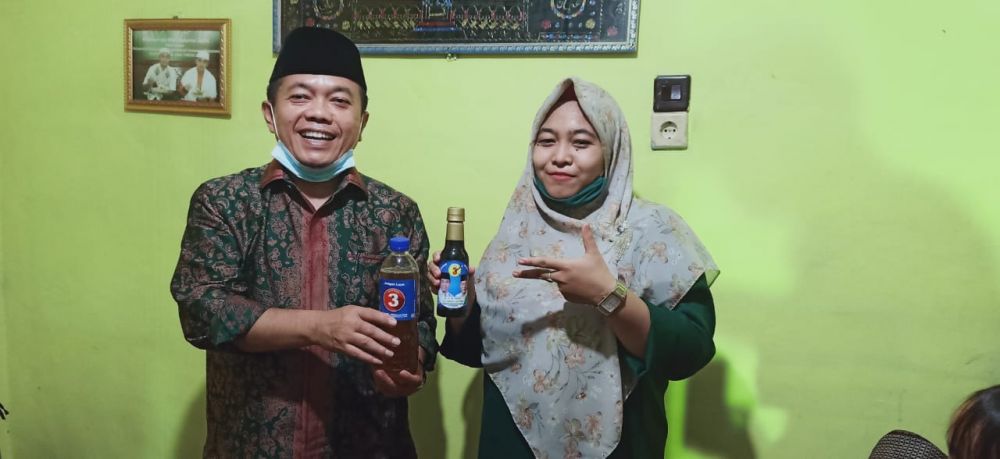 Al  Haris  bersama tukang  jamu