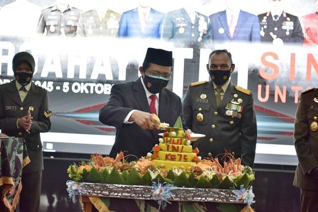 Mengikuti HUT ke-75 TNI tahun 2020 secara virtual, Senin (5/10/2020)