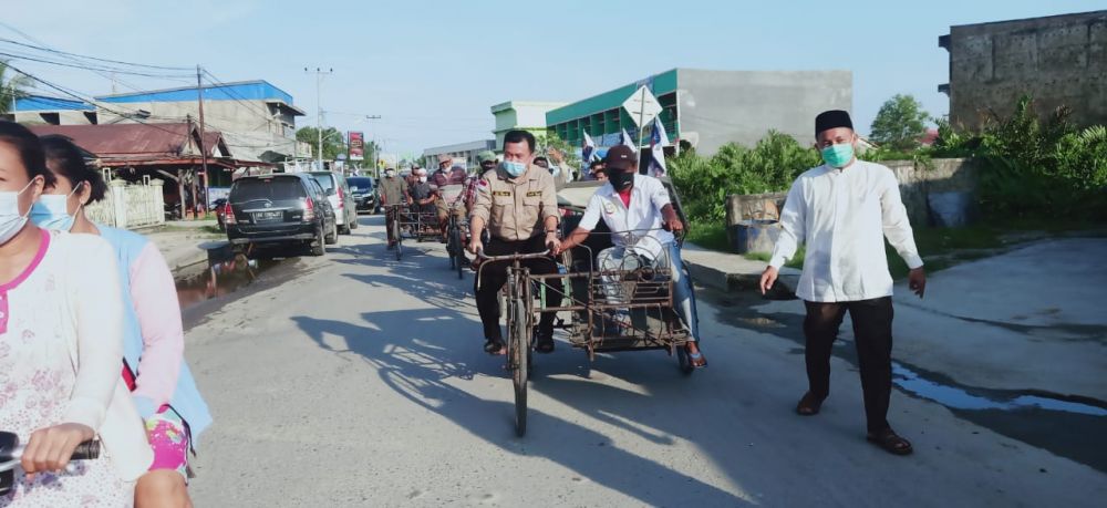 Al haris mengayuh becak di Tanjabbarat