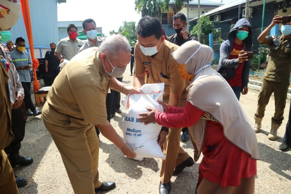 Penyerahan bantuan