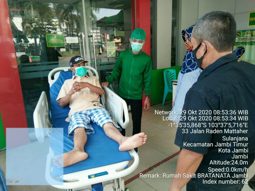 Halidin warga Desa Semerap yang terkena tembak saat rujuk ke Rumah Sakit Bratanata Jambi, Kamis (29/20/2020)
