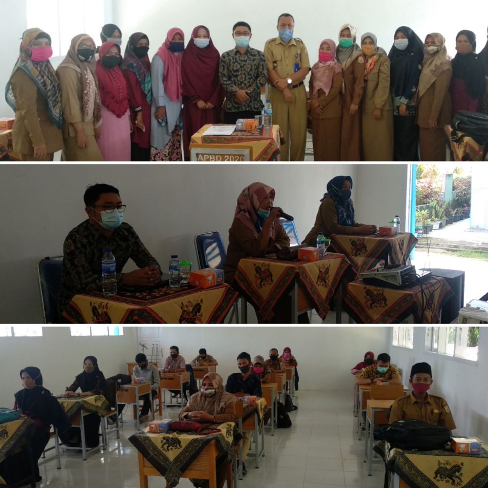 Foto bersama dan pelaksanaan kegiatan pengabdian yang berlangsung di ruang aula SMPN 17 Tanjung Jabung Timur