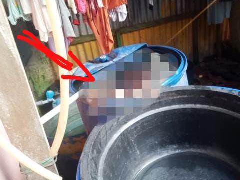 Jasat pria yang ditemukan tak bernyawa dalam drum penampungan air.