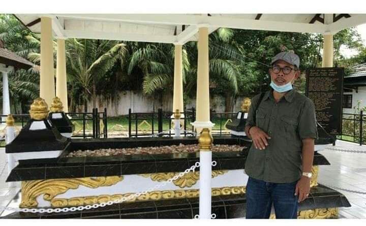 M.Chudori Ziara di Makam Pahlawan Nasional Sulthan Thaha