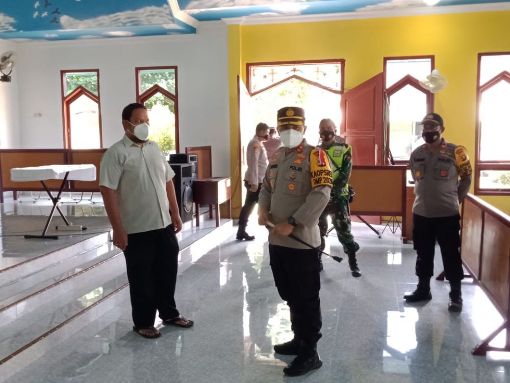 Kapolres memantau pospam dan gereja