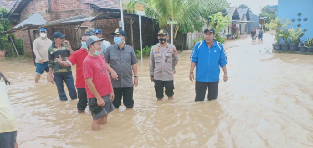 Wabup mengecek langsung rumah warga yang terendam