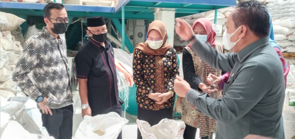 Komisi II mengecek gudang beras
