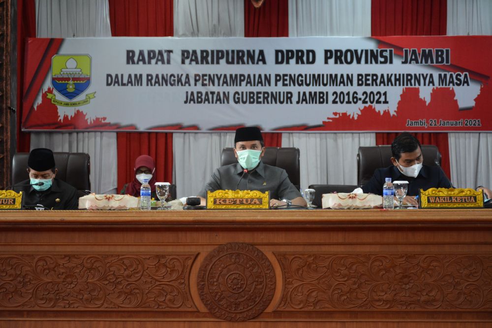 Ketua DPRD Provinsi Jambi Edi Purwanto Memimpin Paripurna dengan agenda pengumuman berakhirnya masa jabatan Gubernur Jambi periode 2016-2021.