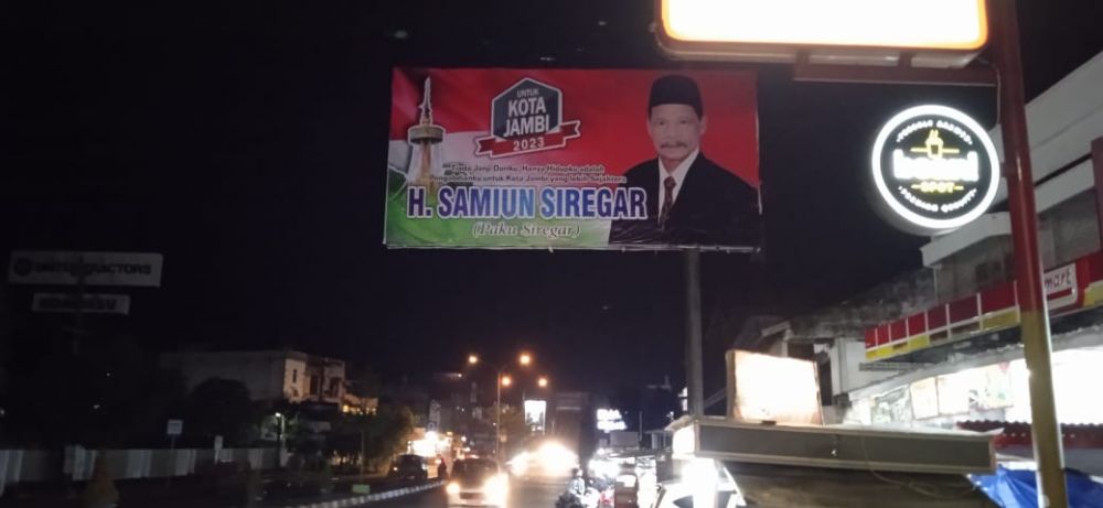 Baleho H Samiun Siregar yang bermunculan di Sudut Kota Jambi.