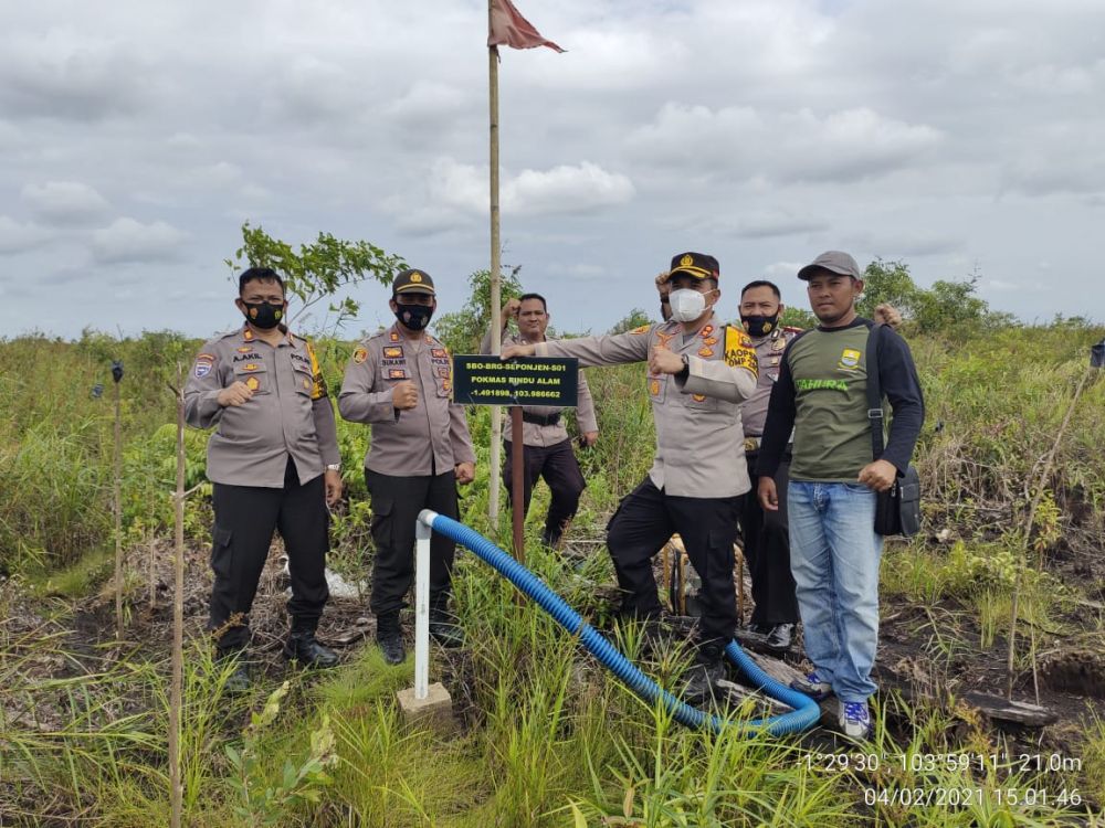 Kapolres meninjau pompa air 
