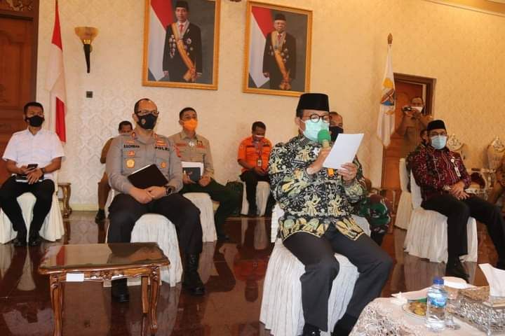Gubernur dalam rapat koordinasi khusus tingkat Menteri tentang evaluasi kegiatan pengendalian hutan dan lahan secara virtual yang dipimpin langsung oleh Menko Polhukam Mahfud MD, Selasa (9/2).