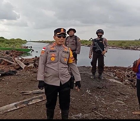 Kapolres Muarojambi melalukan pengecekan penanggulangan Karhutla.