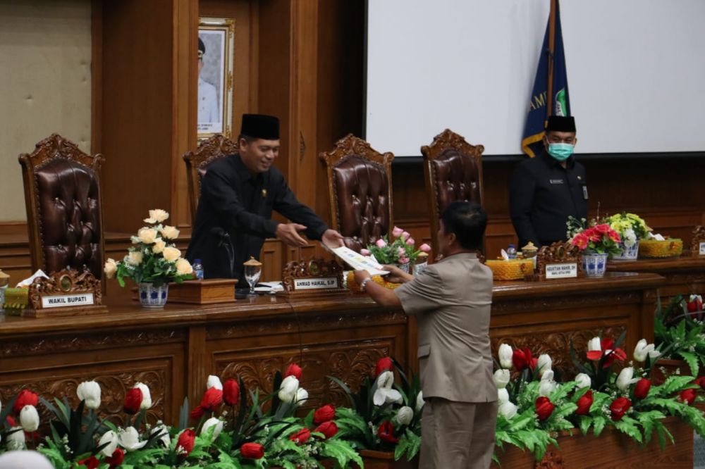 Wakil Ketua DPRD Muarojambi menerima laporan hasil reses anggota dewan