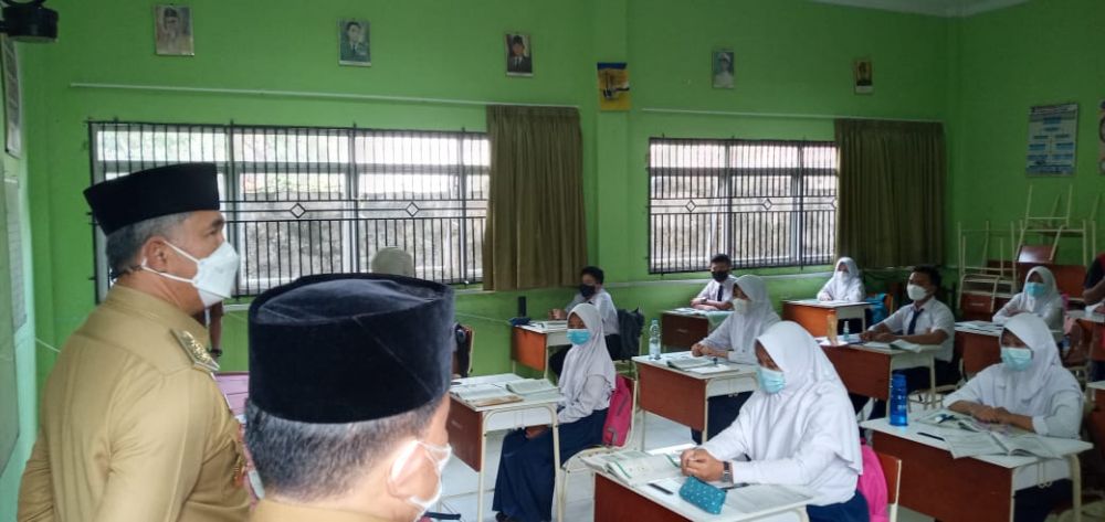 Fasha memantau proses belajar tatap muka di masa pendemi covid 19