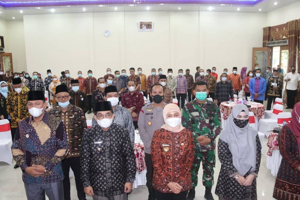 Pj. Gubernur Jambi hari Nur Cahya Murni melakukan kunjungan kerja di 2 Kabupaten pada Minggu (7/3) yaitu Kabupaten Tanjab Barat dan kabupaten Tanjab Timur.