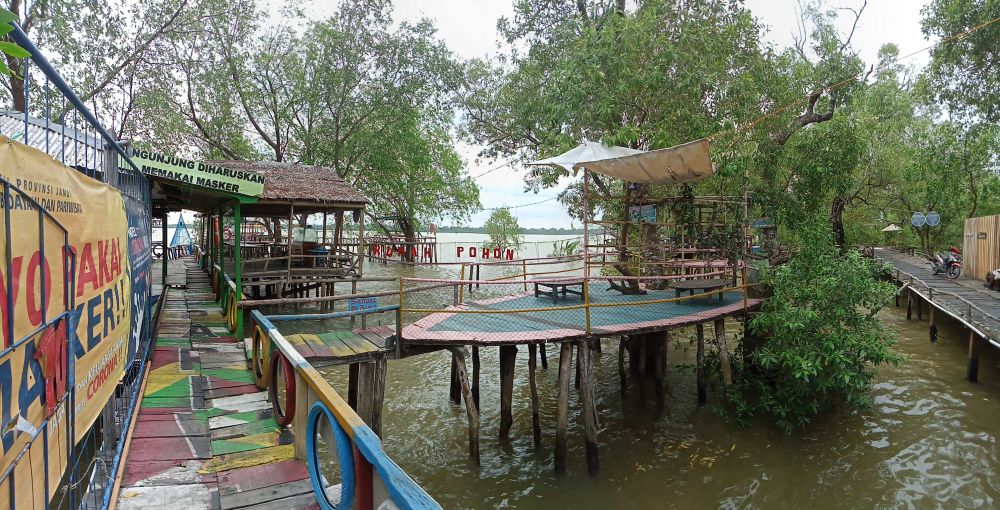 B Cafe di Kampung Laut Tanjabtimur.