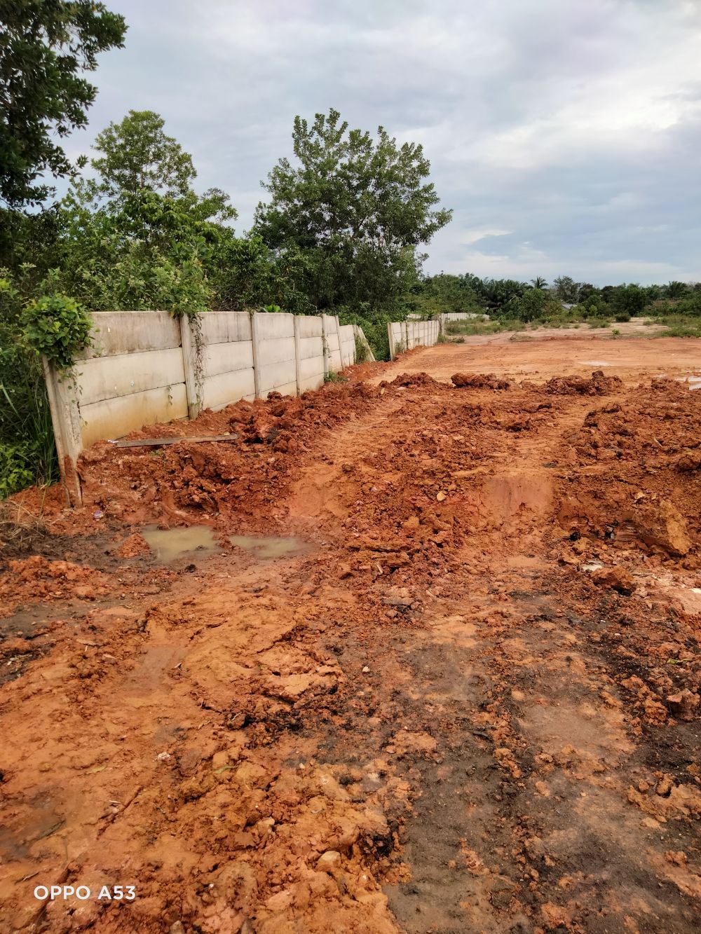 Pagar yang dibangun PT NGk  ternyata tak kantongi izin.