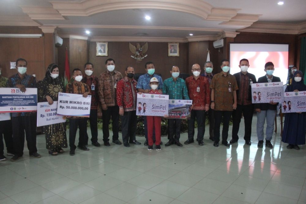 Bupati Romi foto bersama