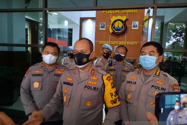 Kapolda Jambi Irjen Pol A Rachmad Wibowo dan kabid humas Kombes Pol Mulia