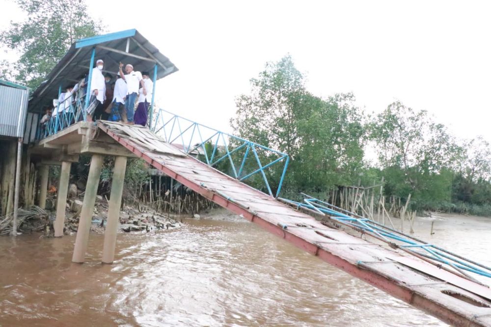 Halte Sungai di Tanjabarat