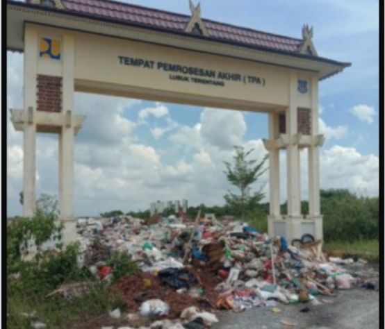 Sampah yang berserakan di TPA Tanjabbarat.