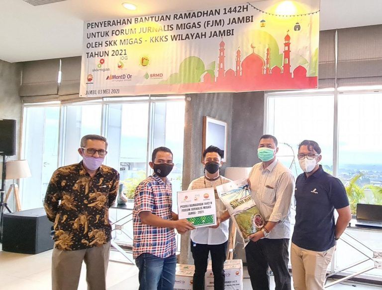 SKK Migas dan Kontraktor Kontrak kerja Sama (KKKS) kembali membagikan sembako kepada wartawan yang tergabung dalam Forum Jurnalis Migas (FJM) Provinsi Jambi