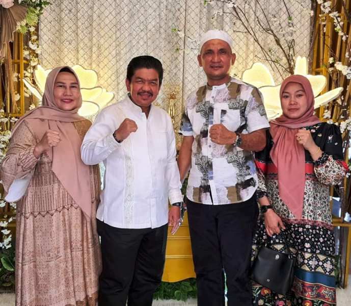 Keakraban Ketua DPRD, Tontawi Jauhari bersama Ketua DPC PPP Sarolangun H Hurmin yang juga anggota DPRD 3 periode  