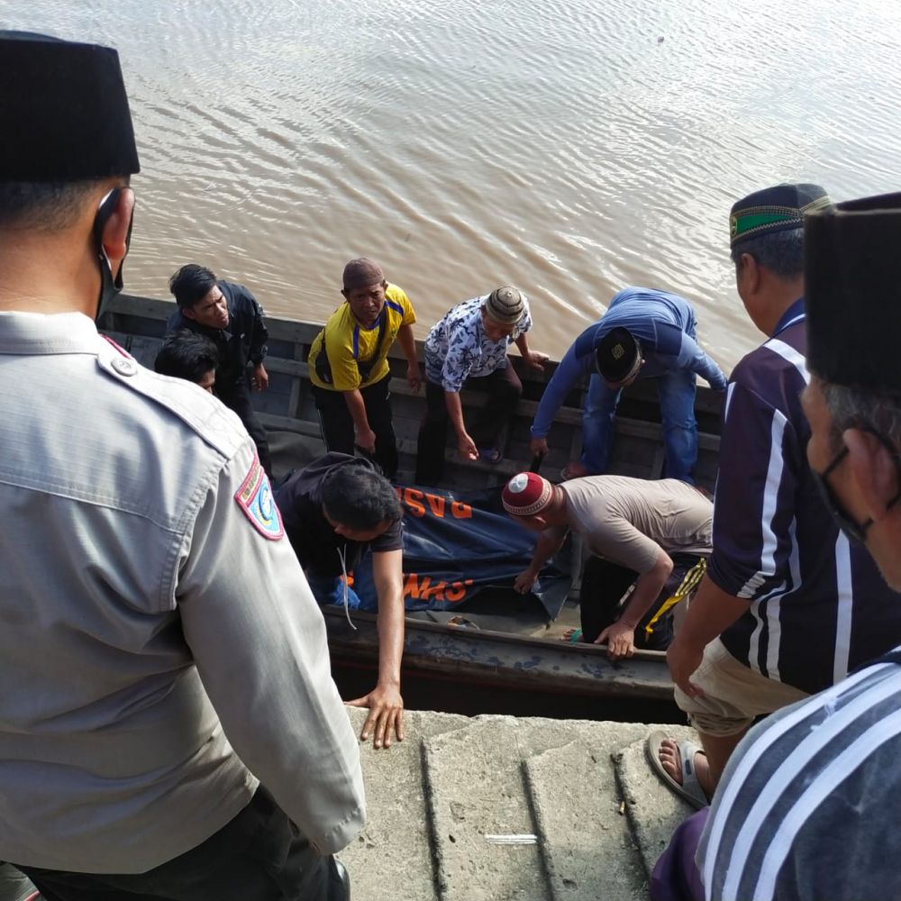 Evakuasi dua warga yang tewas tenggelam 
