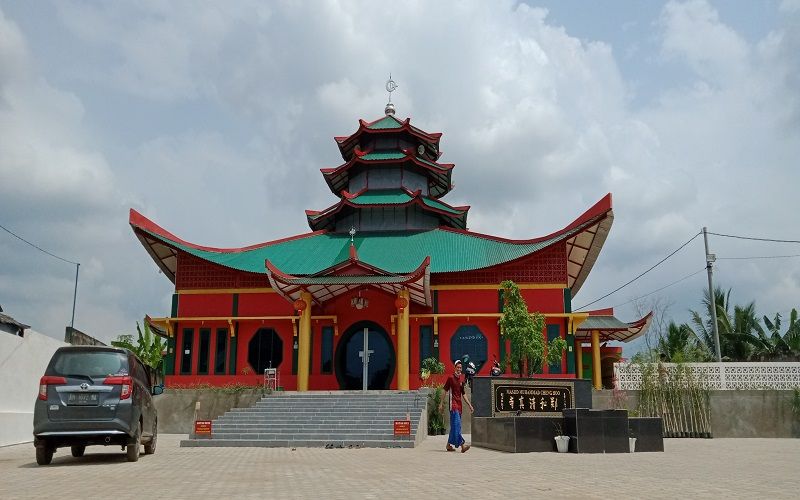 Masjid Muhammad Cheng Hoo, yang berlokasi di Kelurahan Kenaliasam Bawah, Kecamatan Kotabaru.