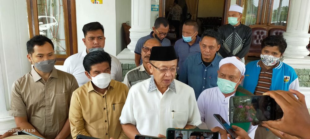 H Cek Endra didampingi Tontawi Jauhari 