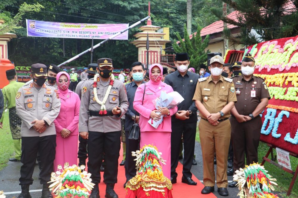 Penyambutan kedatangan Kapolres Muarojambi yang baru  AKBP Yuyan Priatmaja 
