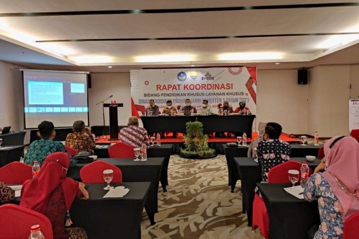 Waka DPRD Provinsi Jambi, Pinto Jayanegara dan Komisi IV menggelar rakor bersama Kepala SLB se-Provinsi Jambi, Senin (14/6)