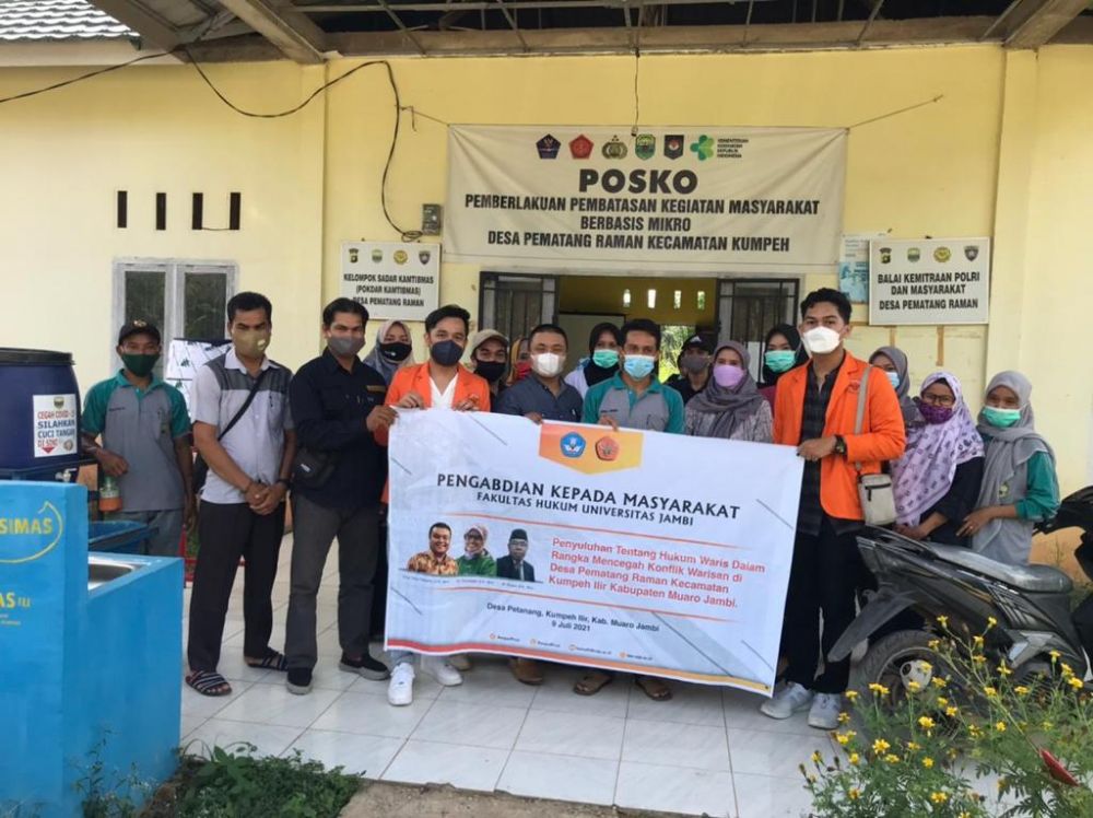 Foto bersama Tim PPM FH UNJA dengan para peserta usai penyuluhan