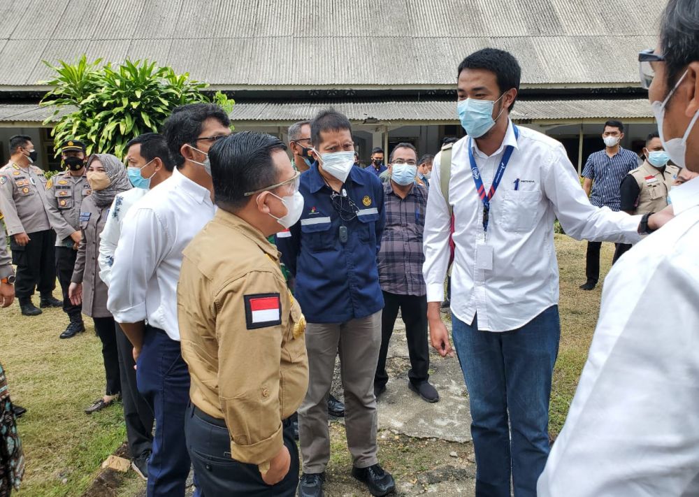 Kepala Perwakilan SKK Migas Sumbagsel, Anggono Mahendrawan didampingi Senior Manager Production and Project sekaligus menjabat Pjs GM PHR Regional 1 Zona 1, Muzwir Wiratama, Senior Manajer Humas SKK Migas Sumbagsel, Andi Arie P dan Field Manager Jambi PHR Zona 1 Hermansyah menyambut kedatangan Gubernur Jambi Al Haris dan Rombongan. 