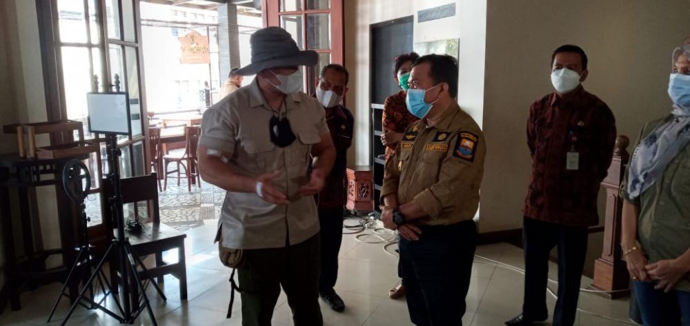 Gubernur Jambi mengecek hotel yang akan dijadikan isolasi pasien covid 19