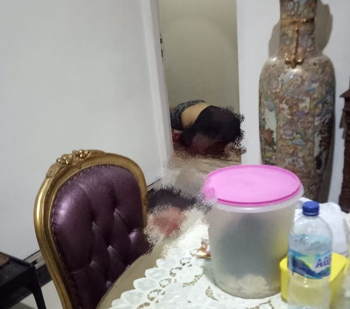 Jenazah PLt Kaban BPBD Merangin yang bersimpah darah.

