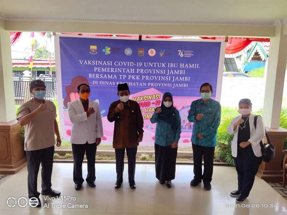Wakil Gubernur saat melakukan pencanangan kegiatan vaksinasi ibu hamil, Kamis (26/8).