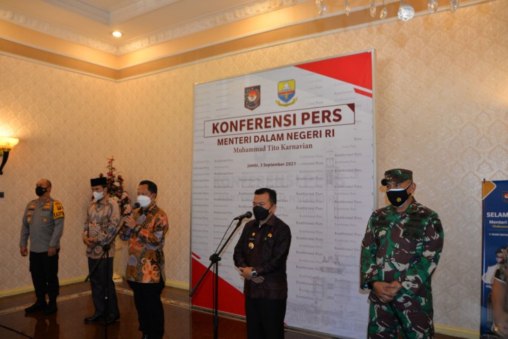 Jumpa Pers Mendagri di Jambi didampingi Gubernur Jambi, Danrem 042 GAPU Jambi, Kapolda Jambi dan Ketua DPRD Provinsi Jambi