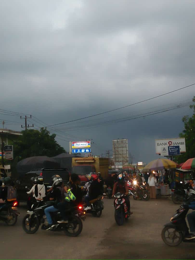 Kemacetan di depan Unja Mendalo