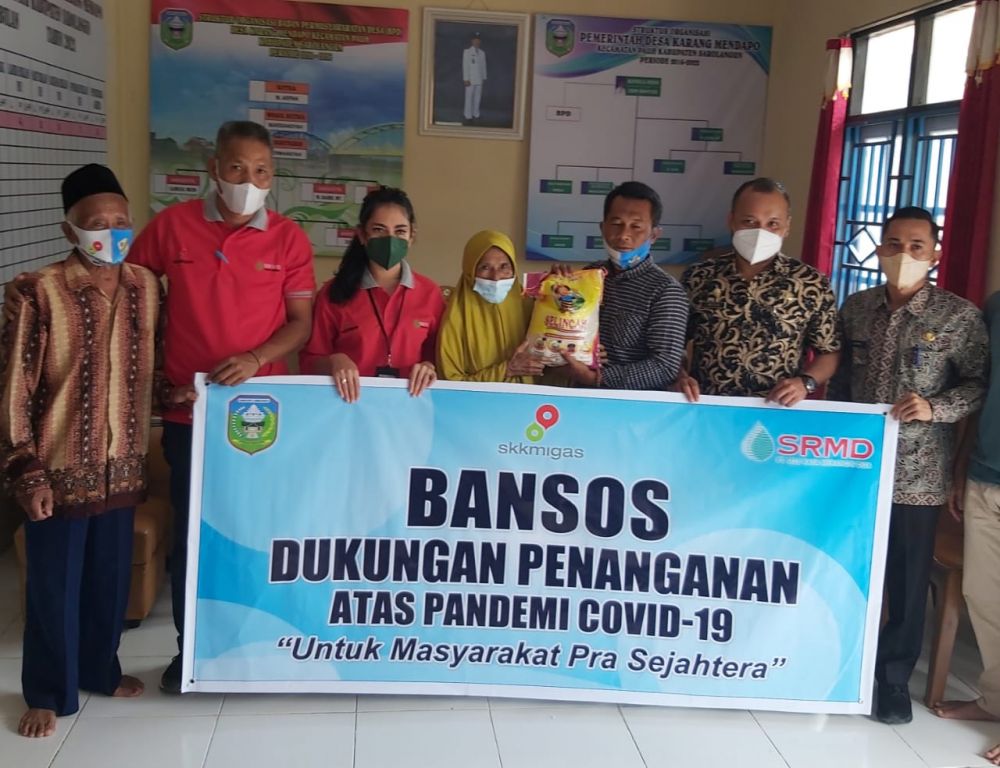 SKK Migas - KKKS Sele Raya Merangin Dua (SRMD) wilayah Sarolangun salurkan Bantuan Sosial (Bansos) Kemasyarakatan dengan pemberian paket berupa beras super.