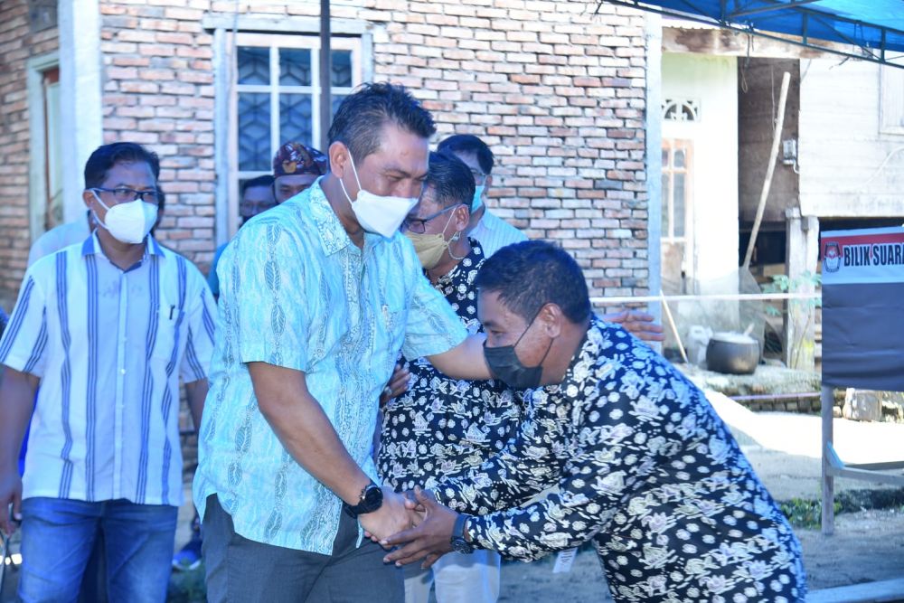 Bupati Fadhil Arief  disambut panitia Pilkades