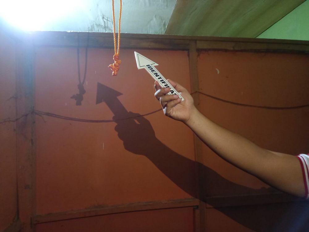 Tali ayunan yang digunakan korban untuk gantung diri.
