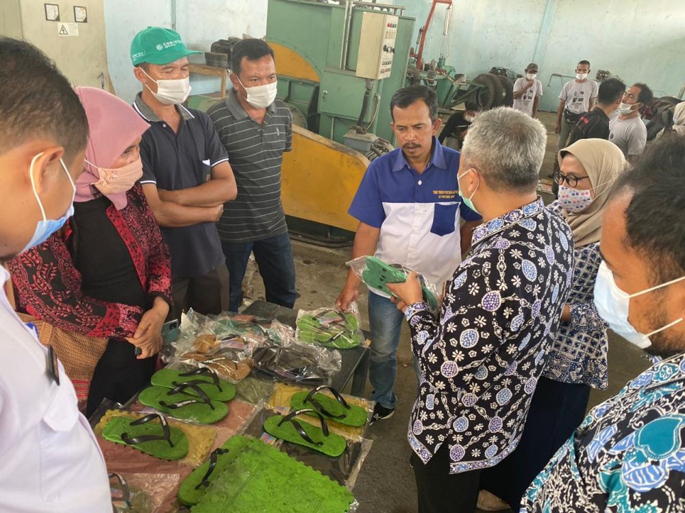 Pengembangan IKM/UMKM unggulan berbasis komoditi unggulan di Baristand Industri Palembang (BIPA) – Kementerian Perindustrian.  