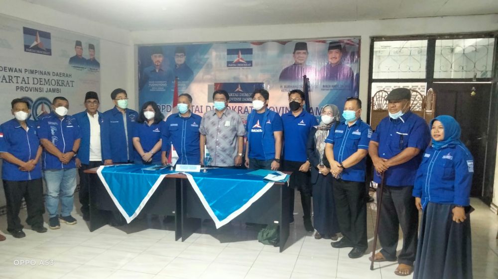 Cikbur usai mendaftar kemarin.