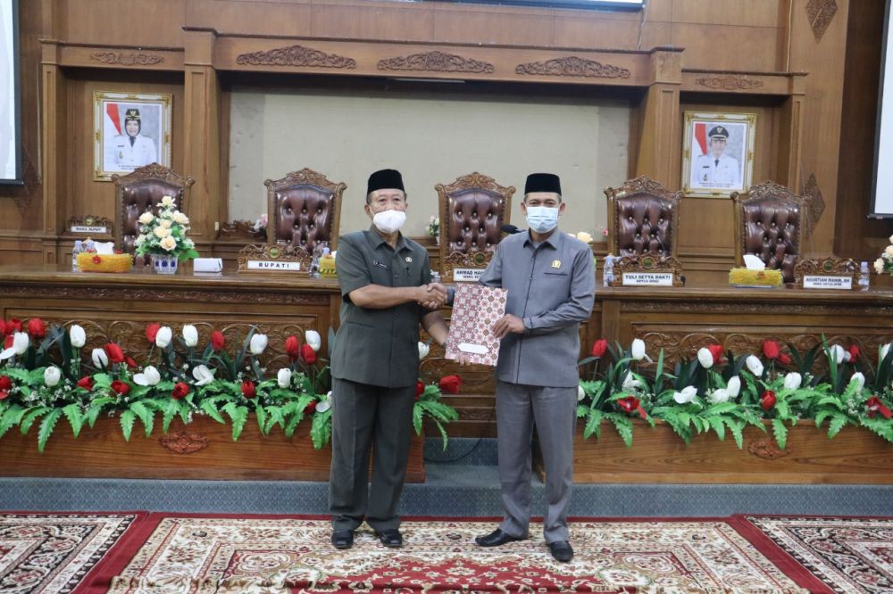Penyerahan Berkas pandangan umum ke eksekutif