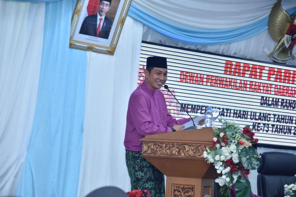 Bupati Batanghari Muhammad Fadhil  Arief